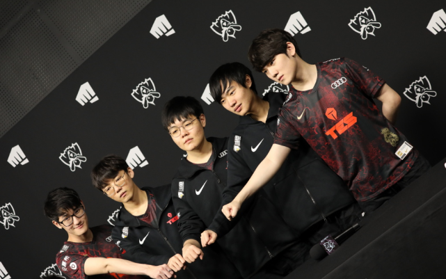 一方面后卫 一方面后卫