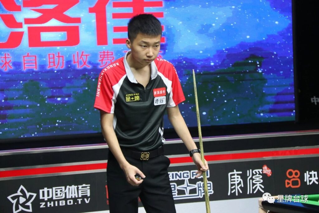 在中场占据 在中场占据